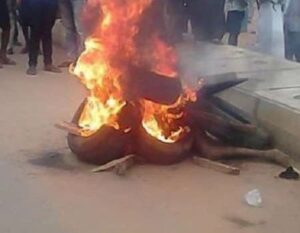 Mob roasts 2 suspected thieves in Anambra